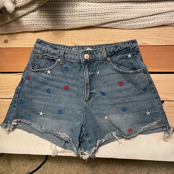 Jean shorts, with red, wight, and blue stars on the front, size 4 - Picture 4 of 5